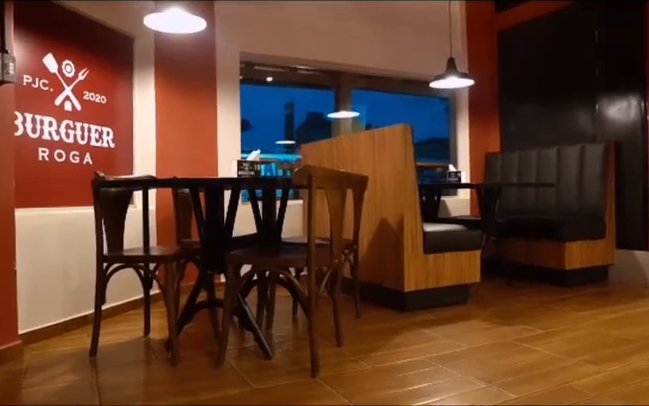 Salón principal de Burguer Roga