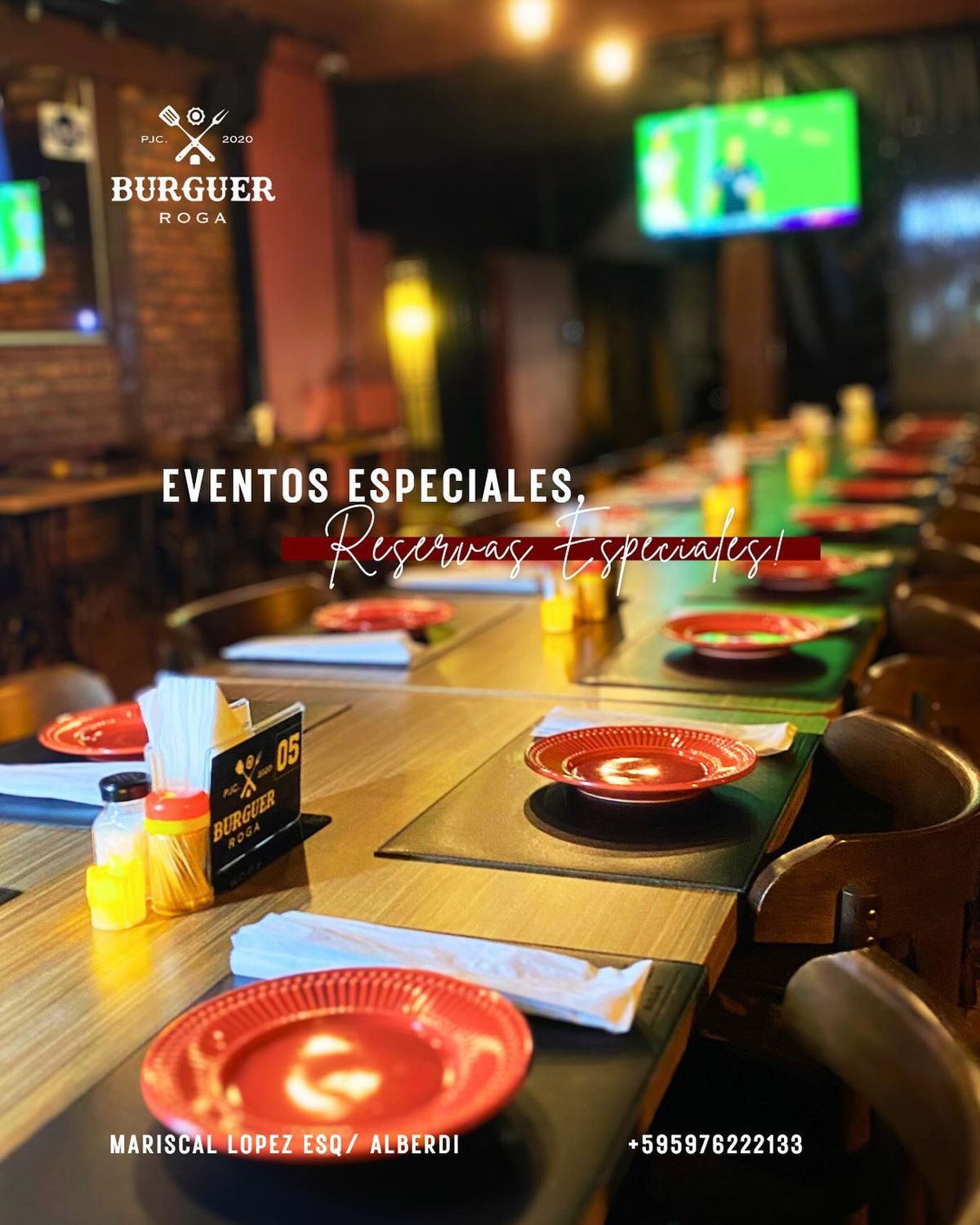 Mesa larga montada para un evento especial